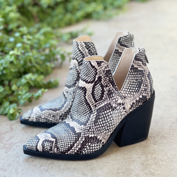 Vince Camuto Gigietta Pink Snakeskin Booties - Picture 3 of 5